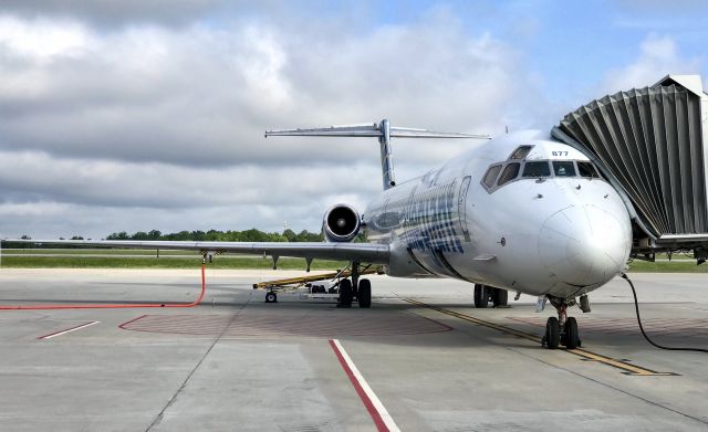 McDonnell Douglas MD-83 (N877GA)