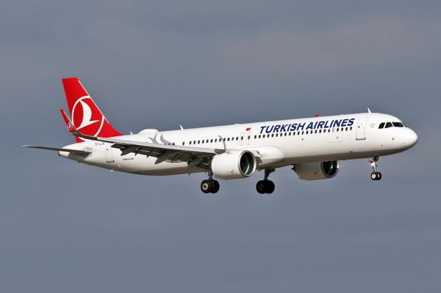 Airbus A321neo (TC-LSL) - THY1993 arriving from Istanbul.  THY A321NEOs have been regular visitors to MAN for a long time now. 