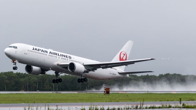 BOEING 767-300 (JA8988) - Japan Airlines / Boeing 767-346br /Jul.16.2016 Kushiro Airport [KUH/RJCK] JAPAN