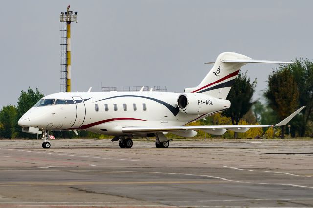 Canadair Challenger 350 (P4-AGL)