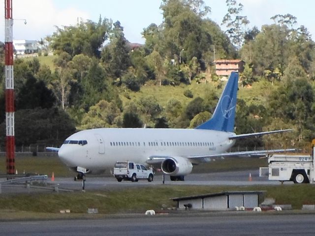 BOEING 737-400 (N440US)