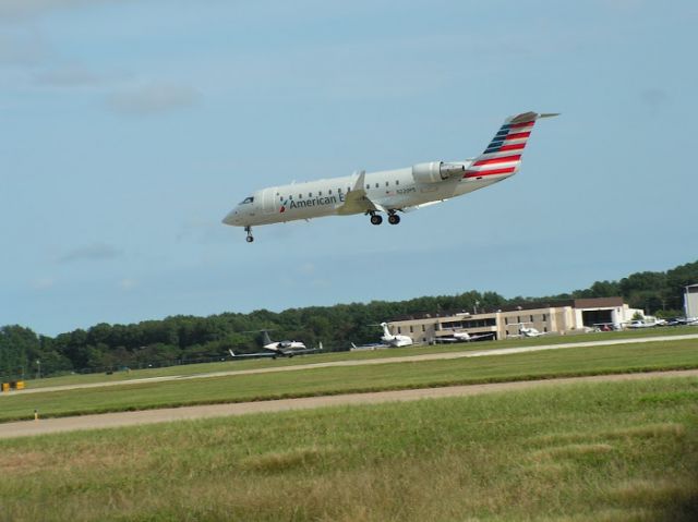 Canadair Regional Jet CRJ-200 (N220PS) - American Eagle CRJ-200 landing at ORF, RWY 05.