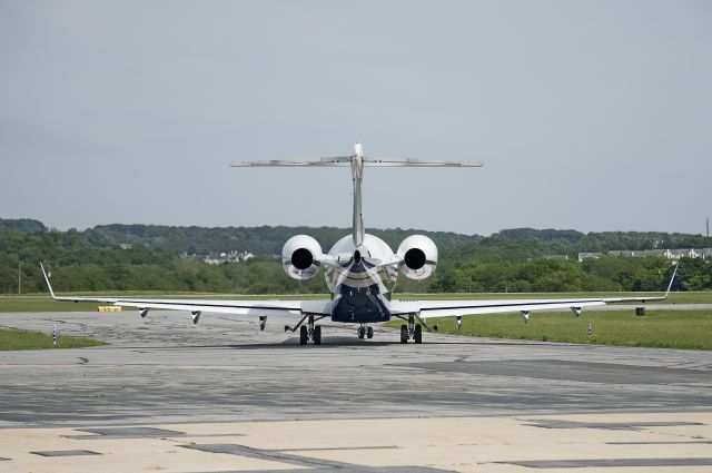 Bombardier Challenger 300 (N537FX)