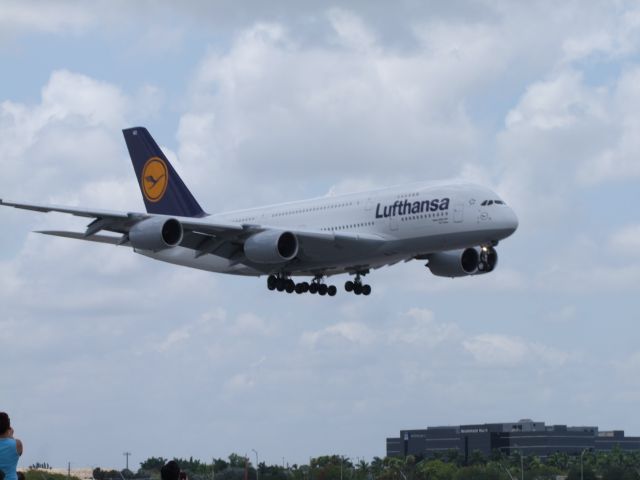 Airbus A380-800 (D-AIMD)