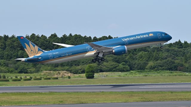 Boeing 787-8 (VN-A872) - 11.Aug.2024br /Narita International Airport Terminal-1.br /Vietnam Airlines Boeing 787(VN-A872).br /Takeoff at RWY34L(A).