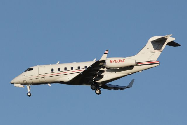 Bombardier Challenger 300 (N703VZ)