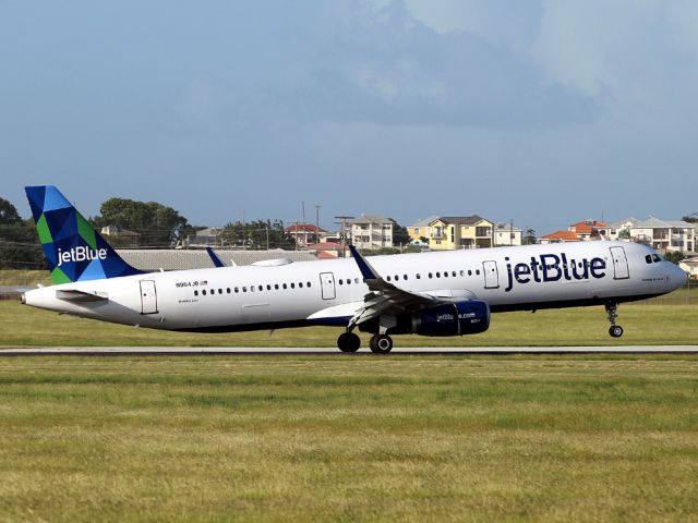 Airbus A321 (N954JB)