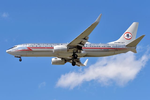 Boeing 737-800 (N905NN) - Landing 23-R on 03-24-21. One of my favorites. First time for me to catch her at IND.