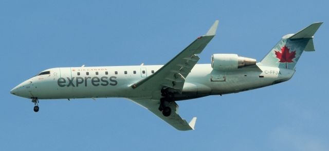 Canadair Regional Jet CRJ-200 (C-FFJA)