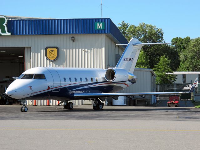 Canadair Challenger (N335FX)