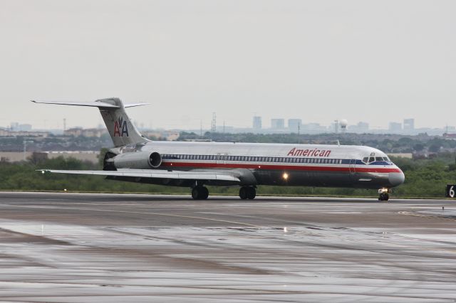 McDonnell Douglas MD-83 (N966TW) - N966TW lands on runway 17L at DFW International Airport.