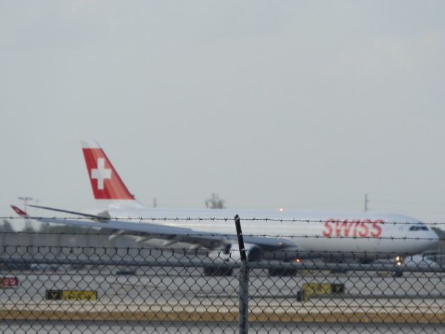 Airbus A330-300 (HB-JHK)