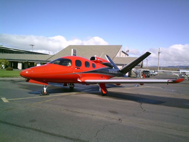 Cirrus Vision SF50 (N99GU) - Photo by Jim Sampson