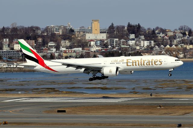 BOEING 777-300 (A6-ECQ) - 'Emirates 237' arriving from Dubai