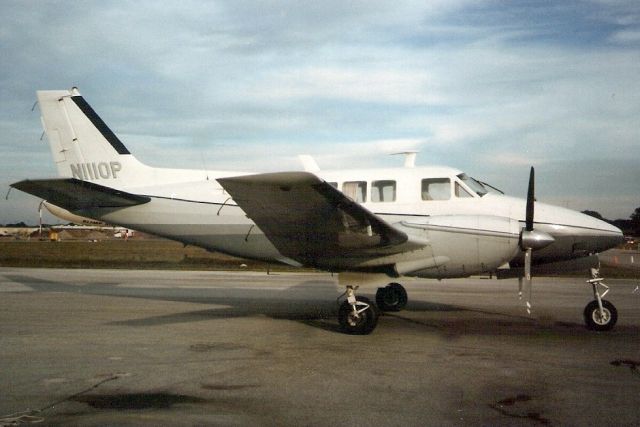 Beechcraft Queen Air (80) (N1110P) - Seen here in Jan-92.  Exported to Colombia 9-Nov-01.