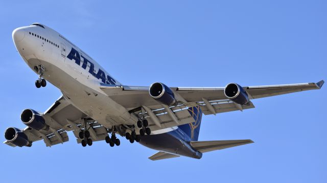 Boeing 747-400 (N464MC) - Atlas Air Boeing 747-446 on final for RWY 17L at Colorado Springs Airport