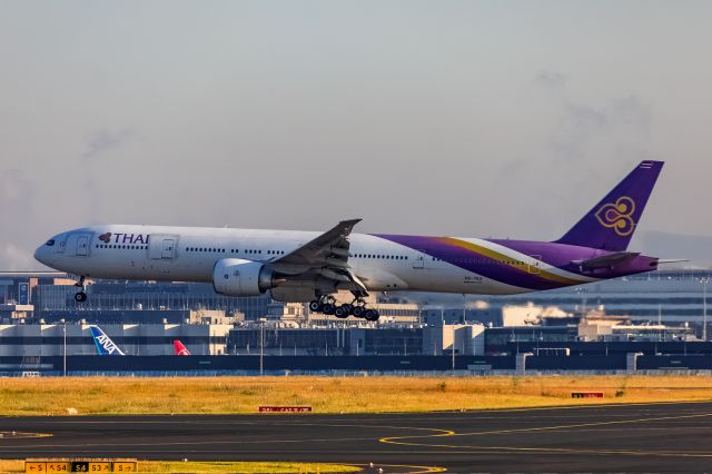 Boeing 777-200 (HS-TKX)