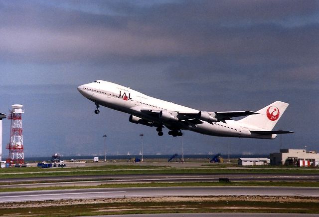Boeing 747-200 (JA8131) - KSFO - early 1990 s photo of JAL departing SFO on 28 R for NRT.
