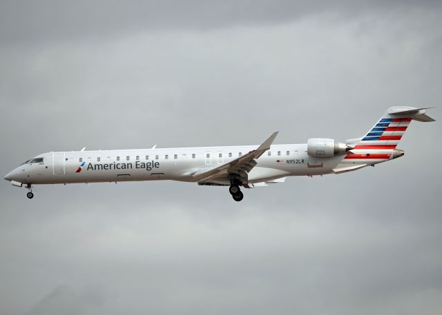 Canadair Regional Jet CRJ-900 (N952LR)