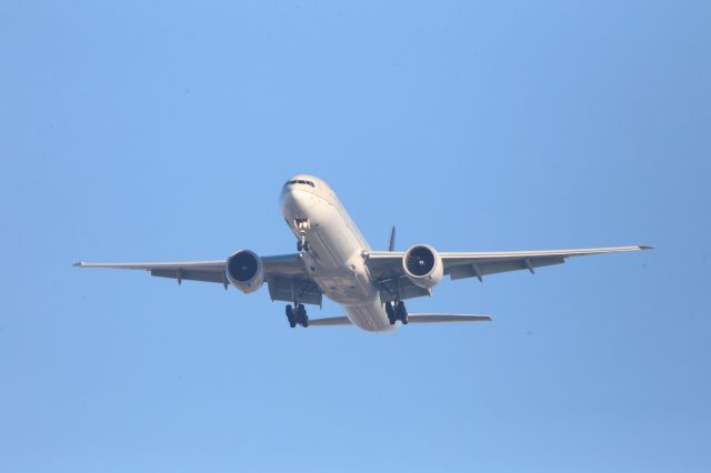 BOEING 777-300 —