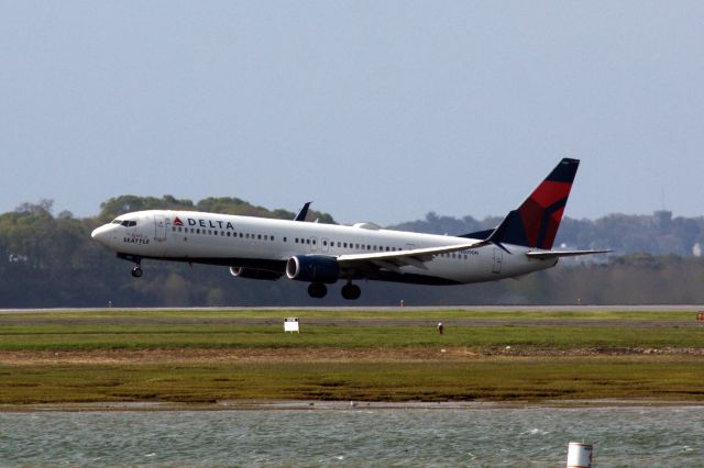 Boeing 737-900 (N809DN) - Spirit of Seattle departing BOS on 5/8/22.