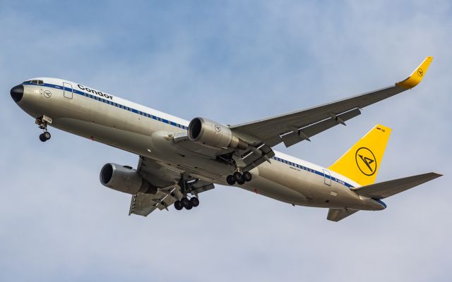 BOEING 767-300 (D-ABUM)