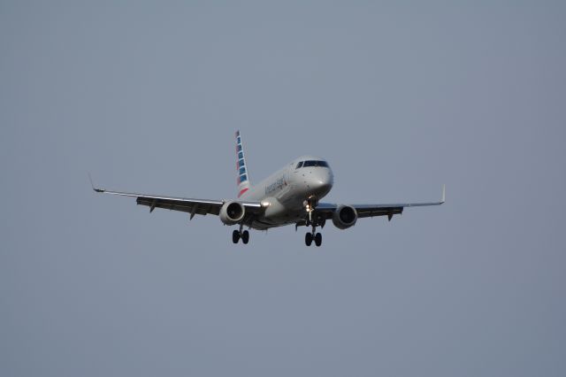 Embraer 170/175 (N131HQ)