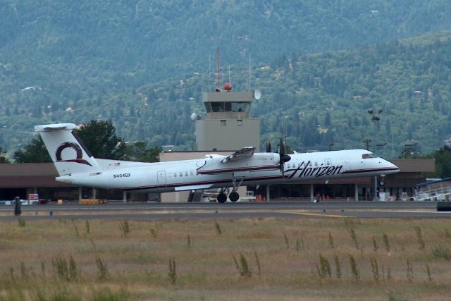 de Havilland Dash 8-400 (N404QX)