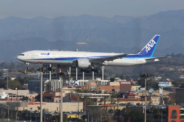 BOEING 777-300ER (JA733A)