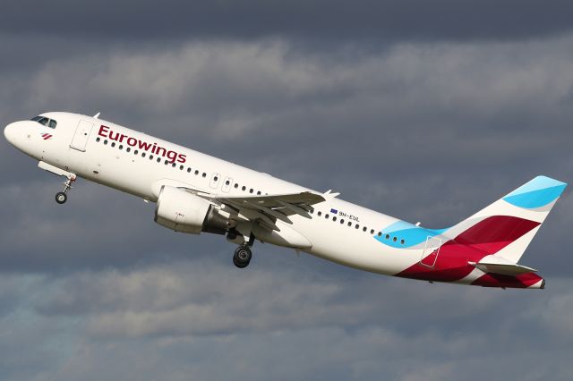 Airbus A320 (9H-EUL)