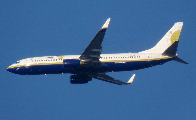 Boeing 737-800 (N749MA)