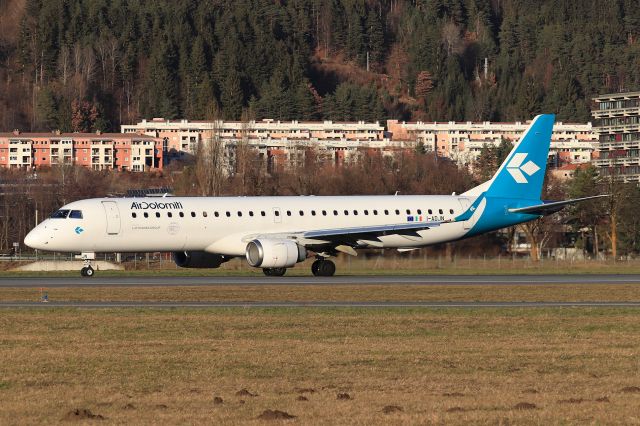 Embraer ERJ-190 (I-ADJN)