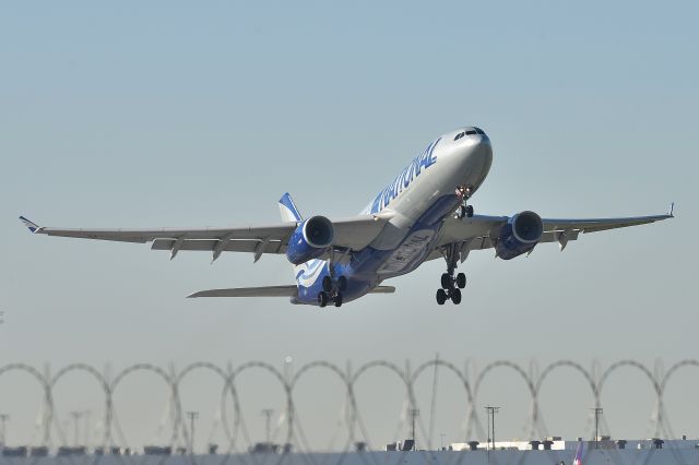 Airbus A330-200 (N819CA) - Rare runway 32 departure. 06-11-24.