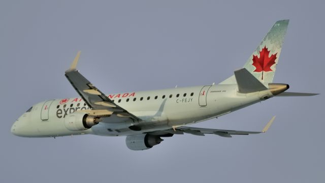 Embraer 175 (C-FEJY)