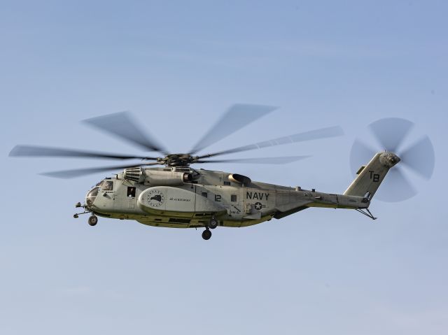 Sikorsky MH-53E Sea Dragon (16-3055) - A Sikorsky MH-53E Sea Dragon from Helicopter Mine Countermeasures Squadron 15 (HM-15), NAS Norfolk, Virginia, departing from Airshow London on 11 Sep 2023.