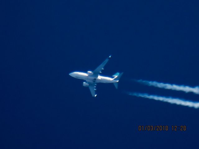 Boeing 737-700 (C-GYWJ)