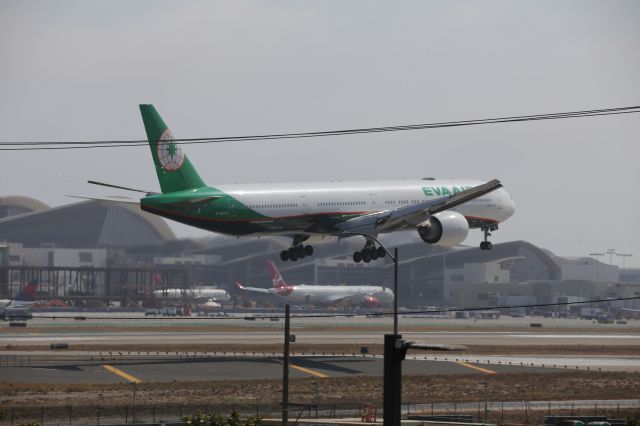 BOEING 777-300ER (B-16728)