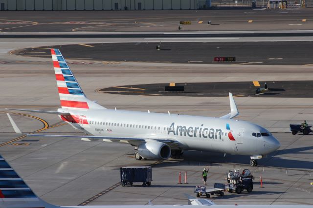 Boeing 737-800 (N988NN)