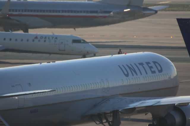 Boeing 757-200 (N643UA)