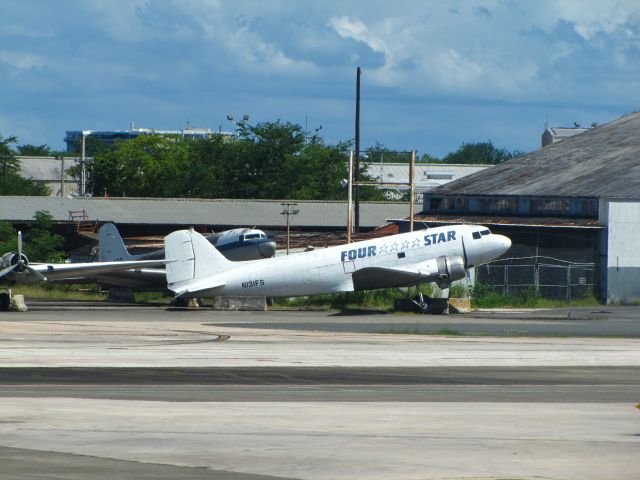 Douglas DC-3 (N131FS)
