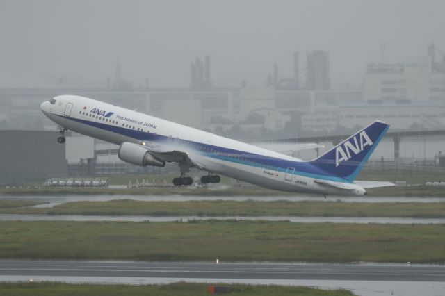 BOEING 767-300 (JA610A) - 11 October 2015: