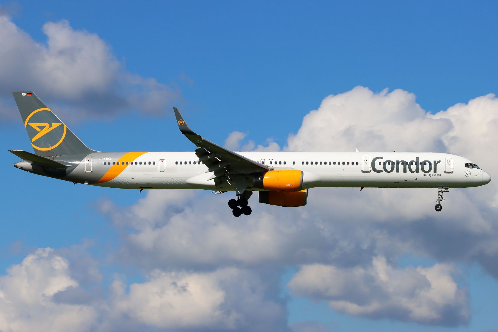 BOEING 757-300 (D-ABOM)