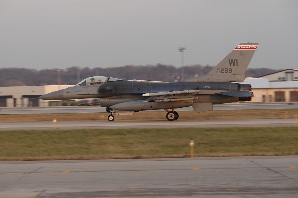 Lockheed F-16 Fighting Falcon —