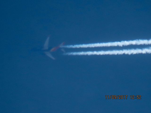 Boeing 737-700 (N729GB)