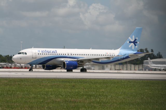 Airbus A320 (XA-VAI)