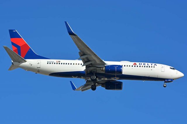 Boeing 737-800 (N3736C) - Delta 737-832 N3736C at Sky Harbor on November 28, 2017. 