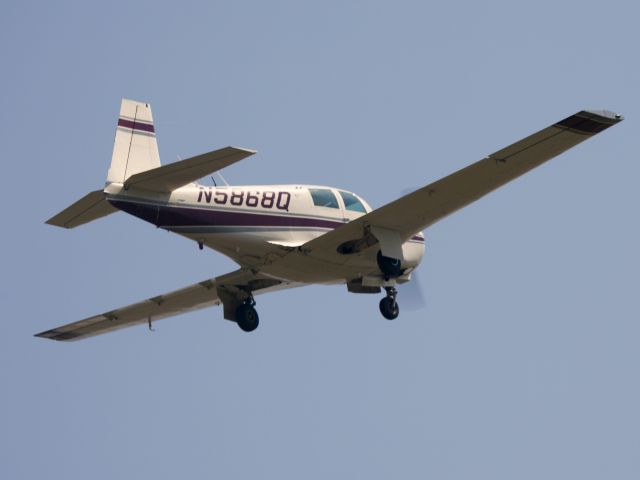 Mooney M-20 (N5868Q) - Take off runway 22.