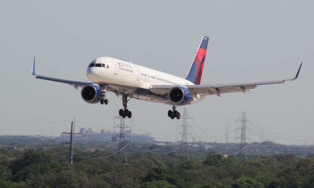 Boeing 757-200 (N541US)