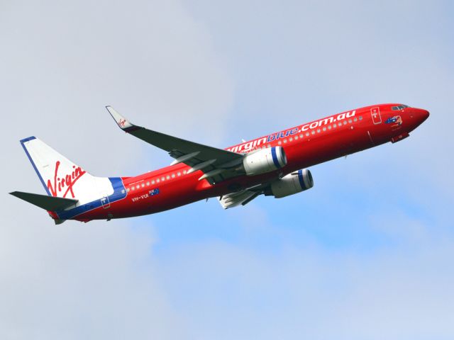 Boeing 737-700 (VH-VUI) - Getting airborne off runway 23 on a gloomy, cold winters day. Wednesday 4th July 2012.