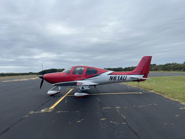 Cirrus SR-22 (N61AU)